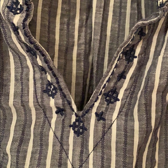 Universal Thread chambray top size s - Picture 3 of 4